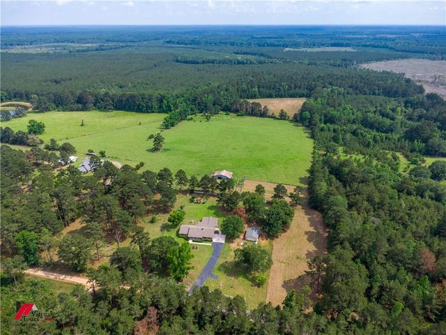 236 CHARLIE CANNON Road, Coushatta, LA 71019