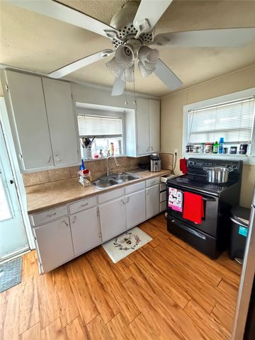 307 W Russell Street, Weatherford, TX 76086