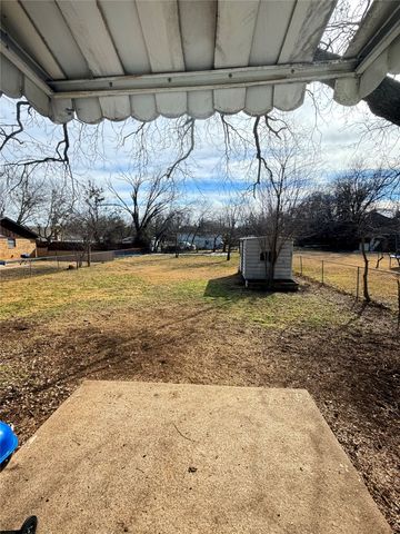 307 W Russell Street, Weatherford, TX 76086