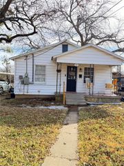 307 W Russell Street, Weatherford, TX 76086