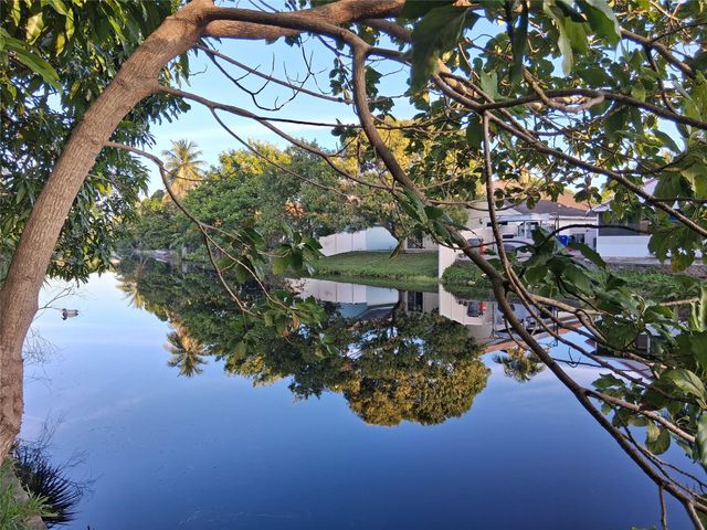 1349 Seaview, North Lauderdale, FL 33068