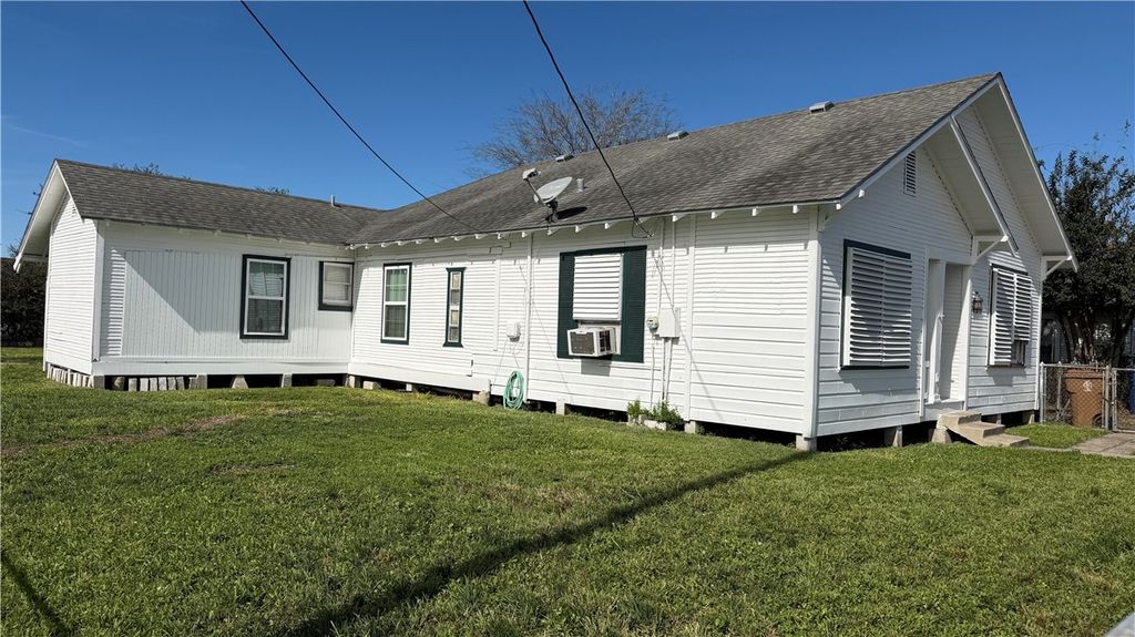 515 Harmon St, Corpus Christi, TX 78405 — photo 2