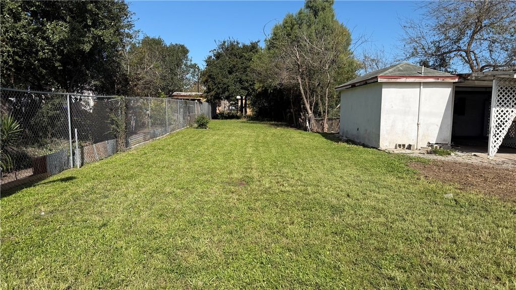 515 Harmon St, Corpus Christi, TX 78405 — photo 5