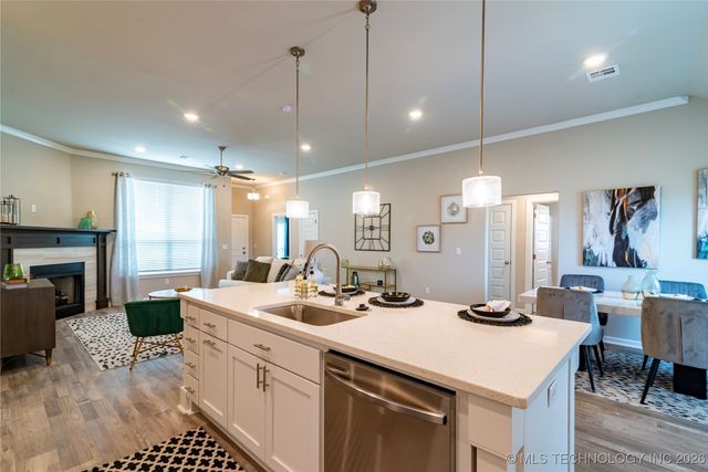 1403 E 150th Place S, Glenpool, OK 74033