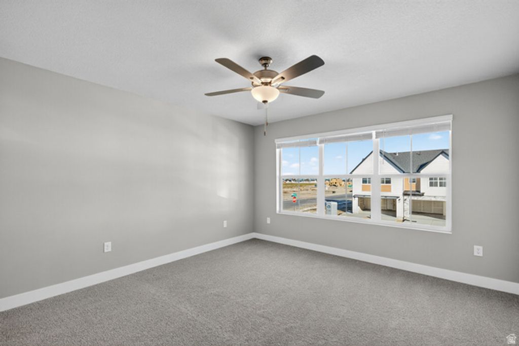 Image 2 of property listing at 2758 W 2715 N #166, Plain City, UT 84404