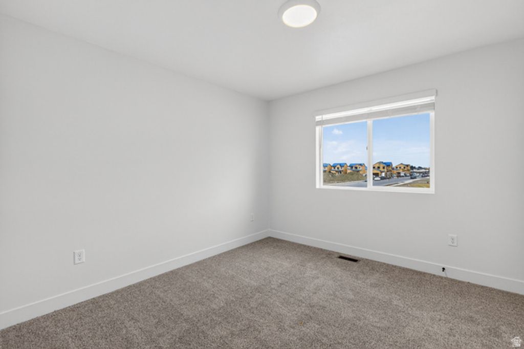 Image 11 of property listing at 2758 W 2715 N #166, Plain City, UT 84404