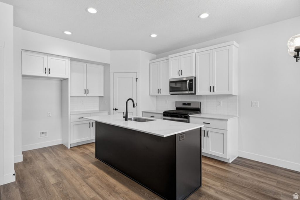 Image 15 of property listing at 2758 W 2715 N #166, Plain City, UT 84404