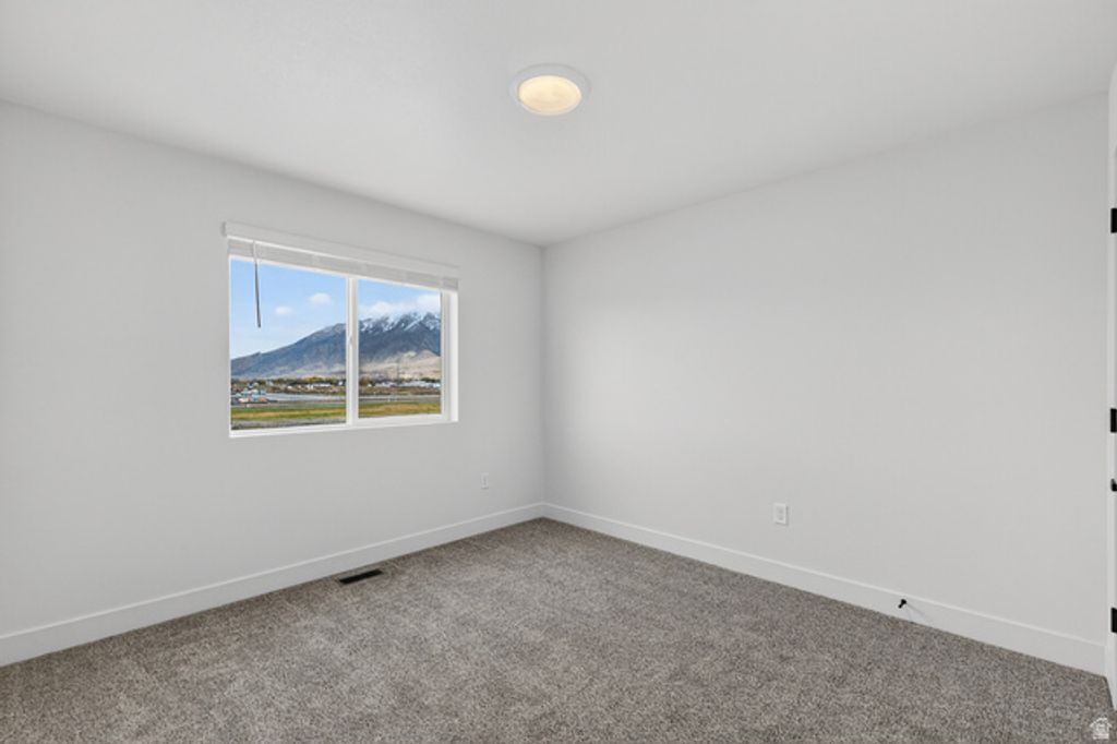 Image 10 of property listing at 2758 W 2715 N #166, Plain City, UT 84404