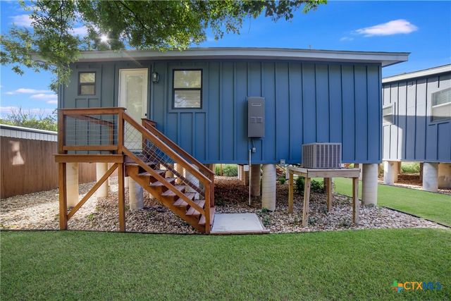 587 E Basel Street, New Braunfels, TX 78130