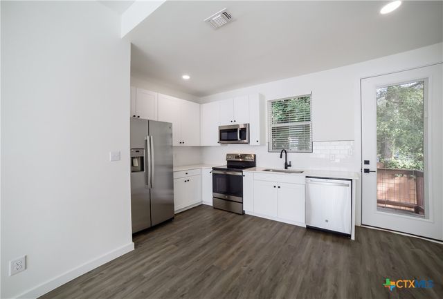 587 E Basel Street, New Braunfels, TX 78130