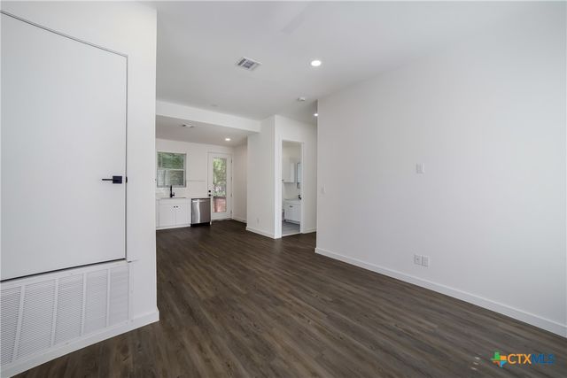 587 E Basel Street, New Braunfels, TX 78130