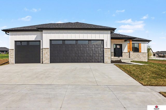 7942 Ponce Drive, Lincoln, NE 68516
