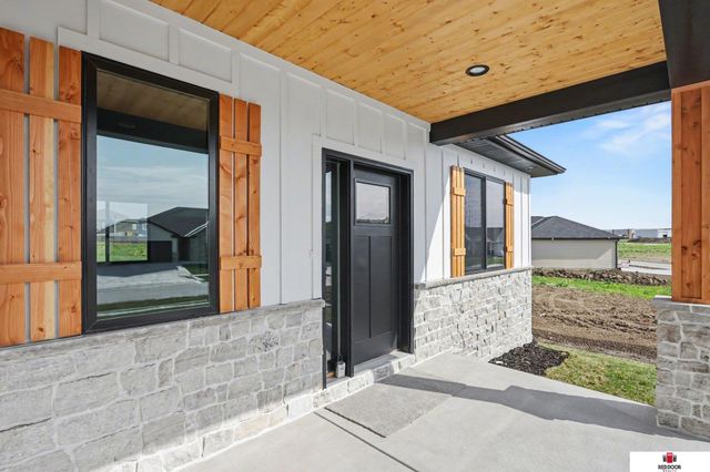 7942 Ponce Drive, Lincoln, NE 68516