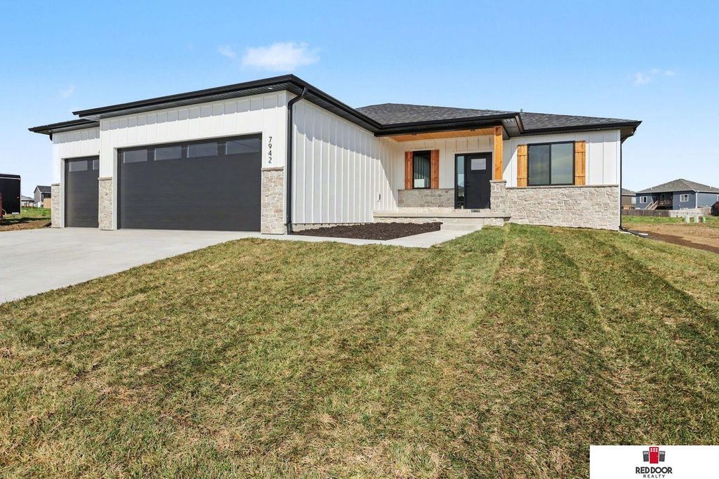 7942 Ponce Drive, Lincoln, NE 68516
