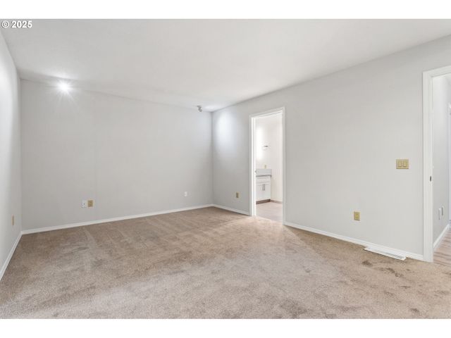 6647 Se 122ND Ave, Portland, OR 97236