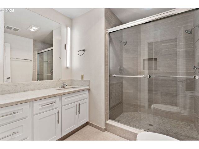 6647 Se 122ND Ave, Portland, OR 97236