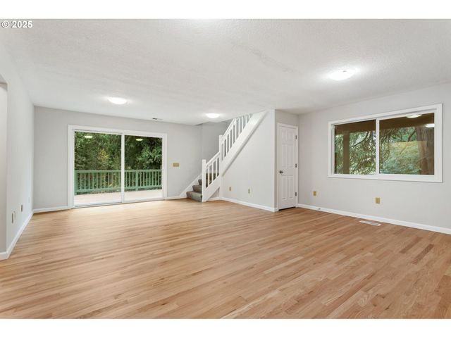 6647 Se 122ND Ave, Portland, OR 97236