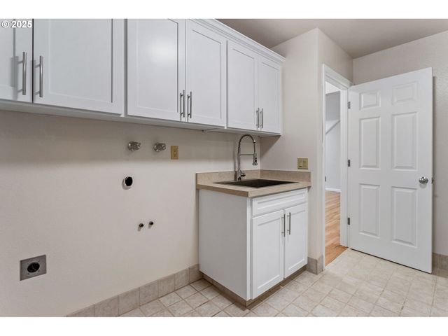 6647 Se 122ND Ave, Portland, OR 97236