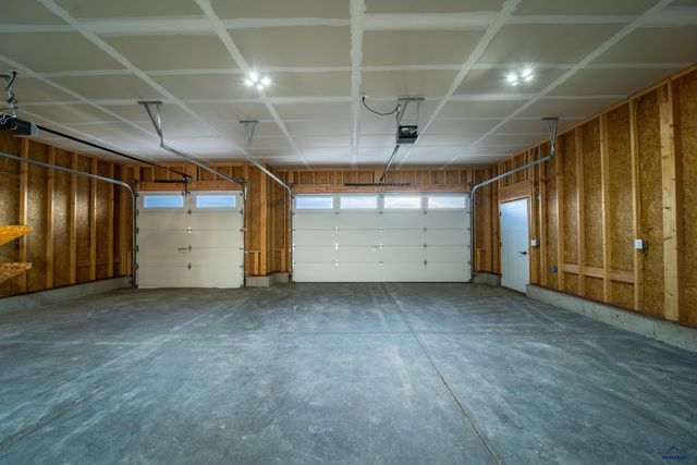 1252 KODIAK DRIVE, Box Elder, SD 57719