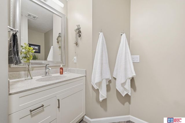 6701 Adams Street, Lincoln, NE 68507