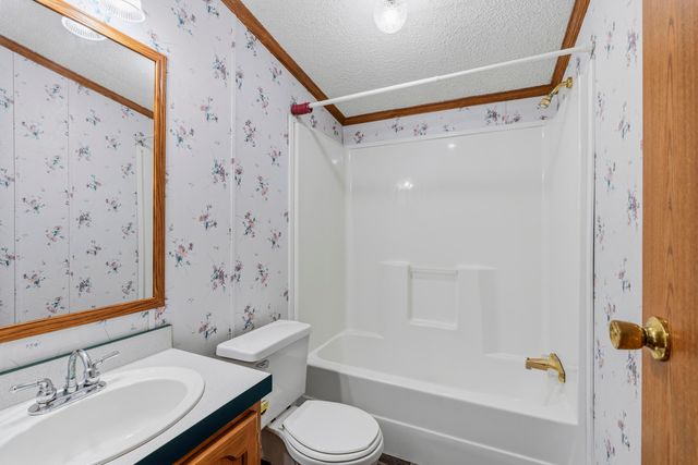 18509 S 1600 Road, Nevada, MO 64772