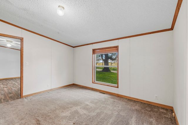 18509 S 1600 Road, Nevada, MO 64772
