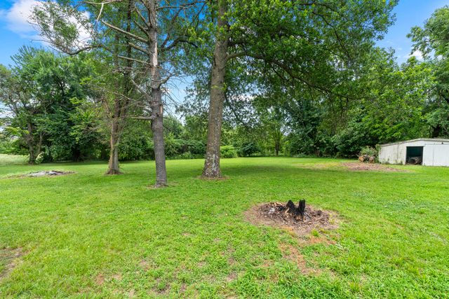 18509 S 1600 Road, Nevada, MO 64772