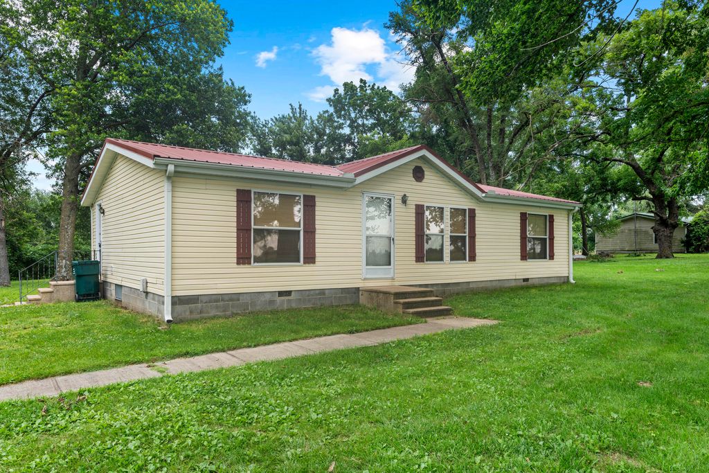 18509 S 1600 Road, Nevada, MO 64772