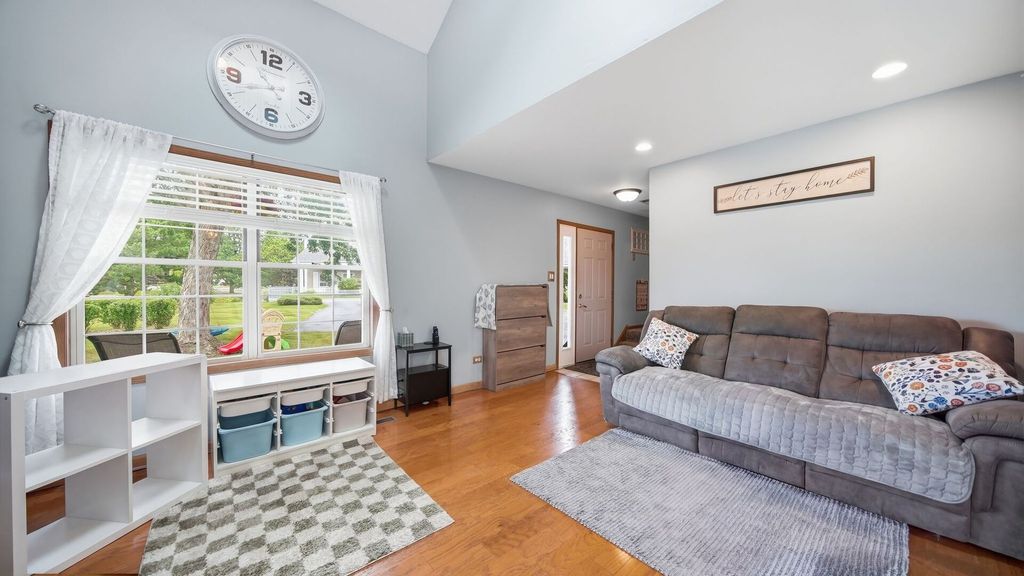 16514 Coachwood Trail 16514, Tinley Park, IL 60477 — photo 2