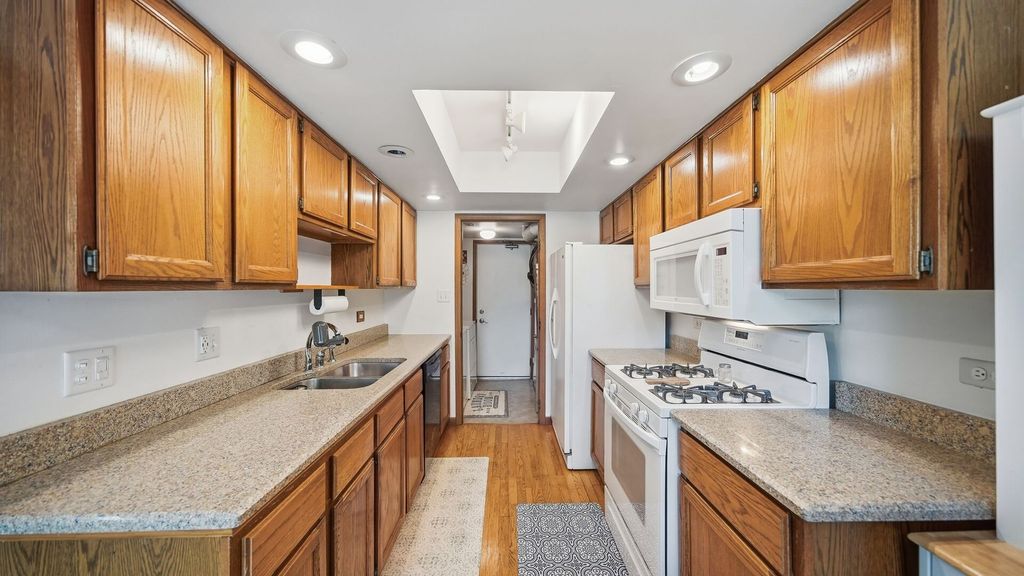 16514 Coachwood Trail 16514, Tinley Park, IL 60477 — photo 4