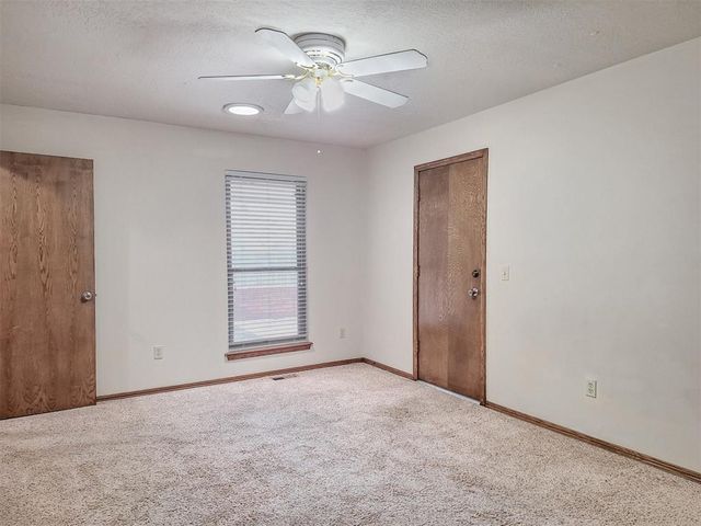 11929 N Mustang Road, Yukon, OK 73099