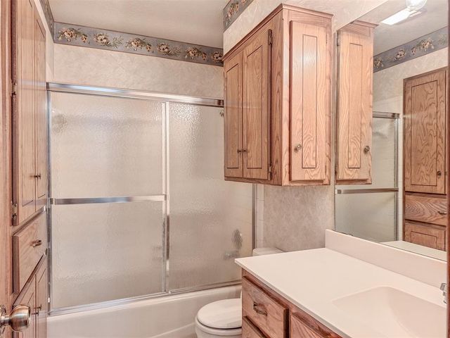 11929 N Mustang Road, Yukon, OK 73099