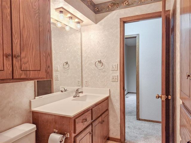 11929 N Mustang Road, Yukon, OK 73099