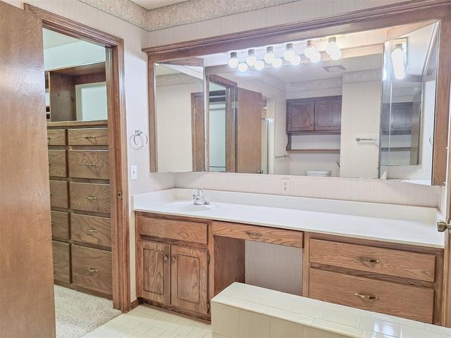 11929 N Mustang Road, Yukon, OK 73099