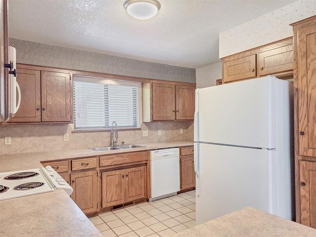 11929 N Mustang Road, Yukon, OK 73099