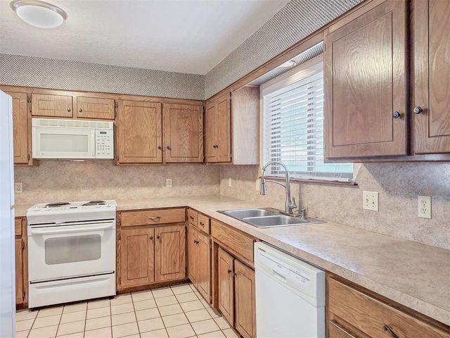 11929 N Mustang Road, Yukon, OK 73099