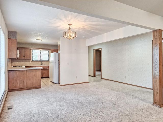 11929 N Mustang Road, Yukon, OK 73099