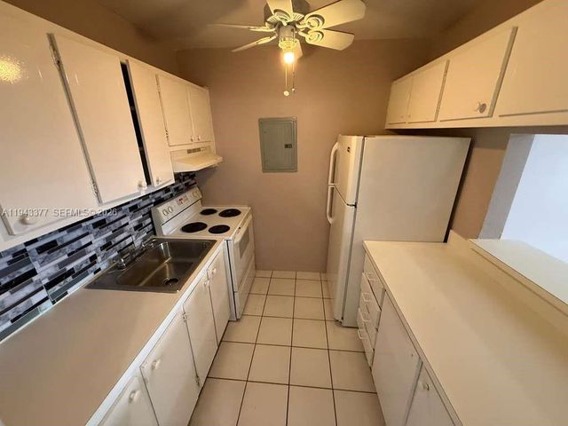 2916 Funston Street 53A, Hollywood, FL 33020