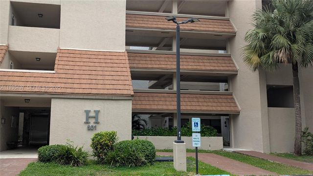 601 Ives Dairy Rd 405-8, Miami, FL 33179