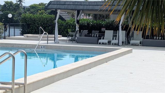 601 Ives Dairy Rd 405-8, Miami, FL 33179