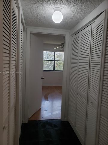 601 Ives Dairy Rd 405-8, Miami, FL 33179