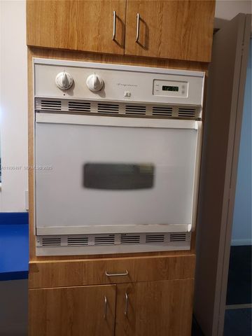 601 Ives Dairy Rd 405-8, Miami, FL 33179