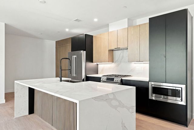 22 High Street PH12, Boston, MA 02122