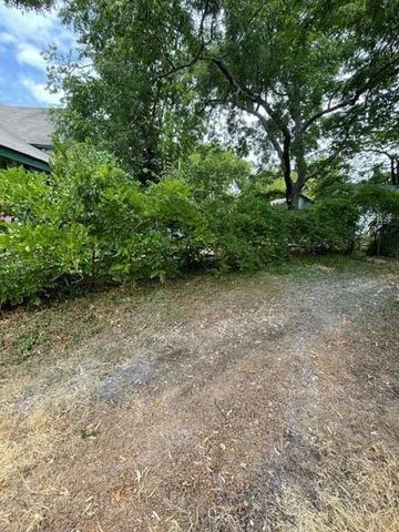 700 N Dallas Street, Ennis, TX 75119