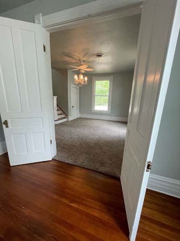 700 N Dallas Street, Ennis, TX 75119