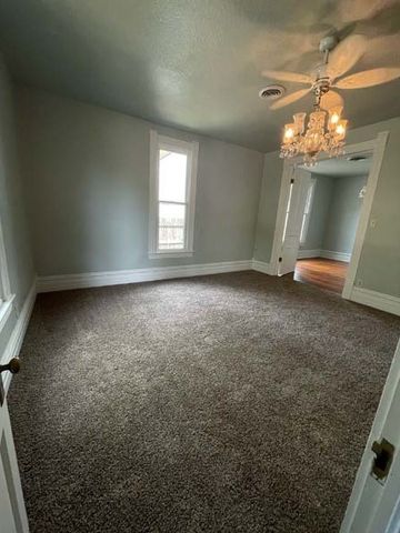 700 N Dallas Street, Ennis, TX 75119