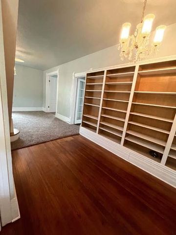 700 N Dallas Street, Ennis, TX 75119