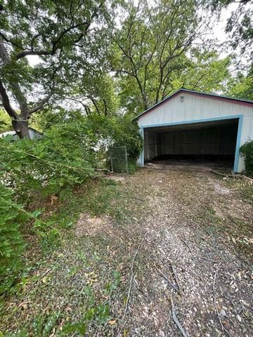 700 N Dallas Street, Ennis, TX 75119