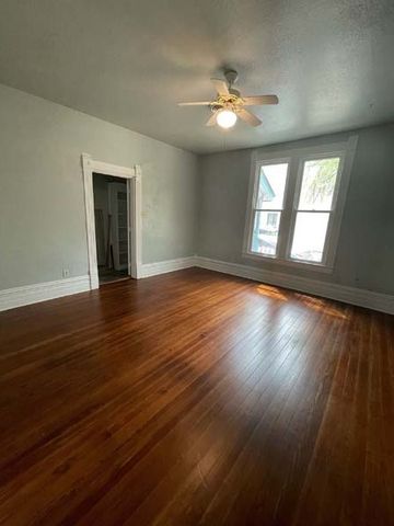 700 N Dallas Street, Ennis, TX 75119