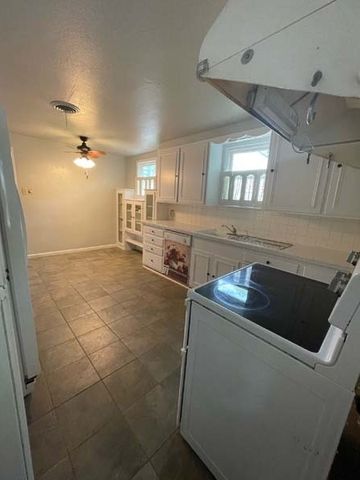 700 N Dallas Street, Ennis, TX 75119